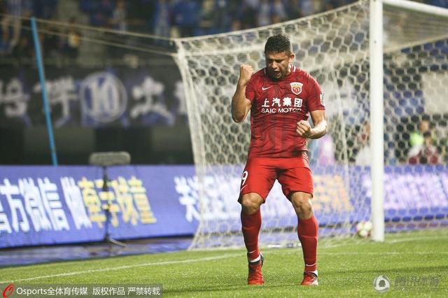 最近,《中国机长》在重庆、成都、长沙等地举办了点映活动
